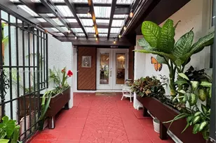 528 NE 195th St, Miami, FL 33179 - Photo 1