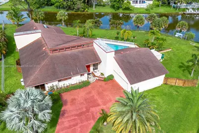 108 Paseo Ct., Royal Palm Beach, FL 33411 - Photo 1