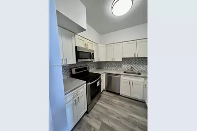 7441 Wayne Ave #4R, Miami Beach, FL 33141 - Photo 1