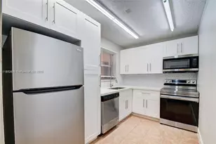 114 Lake Anne Dr, West Palm Beach, FL 33411 - Photo 1