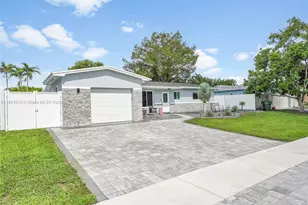 521 NW 93rd Terrace, Pembroke Pines, FL 33024 - Photo 1