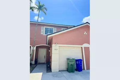 913 NW 100th Ave, Pembroke Pines, FL 33024 - Photo 1