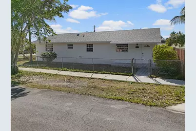 139 NE 17th St, Homestead, FL 33030 - Photo 1