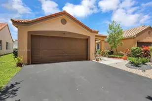 1525 Estancia Cir, Weston, FL 33327 - Photo 1