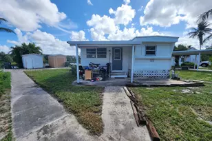 4248 Hibiscus Cir, West Palm Beach, FL 33409 - Photo 1