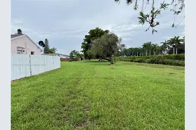 13821 SW 42nd Ter, Miami, FL 33175 - Photo 1