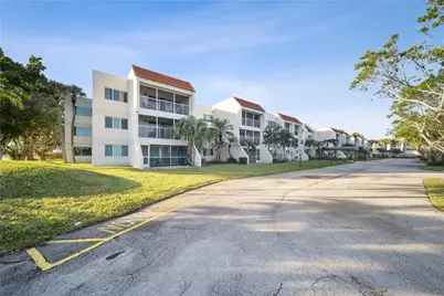 100 Lakeview Dr #202, Weston, FL 33326 - Photo 1