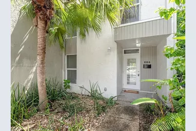 694 Kensington Pl, Wilton Manors, FL 33305 - Photo 1