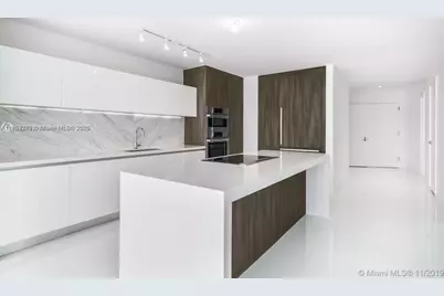 851 NE 1st Ave #1612, Miami, FL 33132 - Photo 1