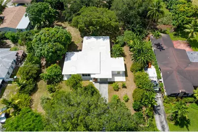 1074 NW 153rd St, Miami, FL 33169 - Photo 1