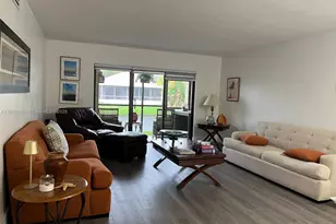 342 Lakeview Dr, Weston, FL 33326 - Photo 1