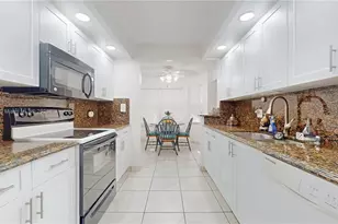 550 SW 137th Ave, Pembroke Pines, FL 33027 - Photo 1