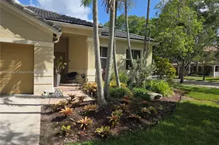 1010 Daisy Ln, Weston, FL 33327 - Photo 1