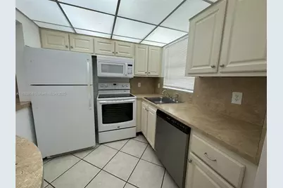 1638 Embassy Dr #307, West Palm Beach, FL 33401 - Photo 1