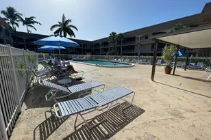 541 Blue Heron Dr, Hallandale Beach, FL 33009 - Photo 1