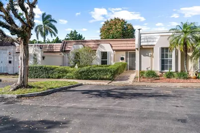 7417 Twin Sabal Dr, Miami Lakes, FL 33014 - Photo 1