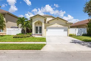 445 SW 205th Ave, Pembroke Pines, FL 33029 - Photo 1