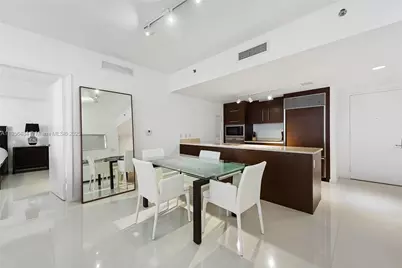 475 Brickell Ave #2009, Miami, FL 33131 - Photo 15