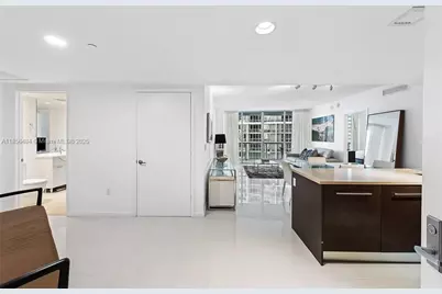 475 Brickell Ave #2009, Miami, FL 33131 - Photo 17