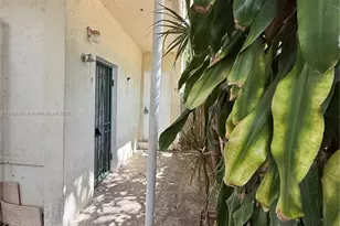 552 NW 1st St, Miami, FL 33128 - Photo 1