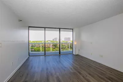 20505 E Country Club Dr #731, Aventura, FL 33180 - Photo 1