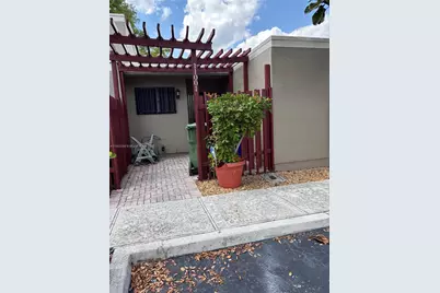 11001 N Lakeview Dr #11001, Pembroke Pines, FL 33026 - Photo 1