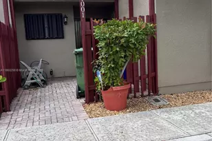 11001 N Lakeview Dr, Pembroke Pines, FL 33026 - Photo 1