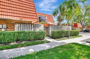 701 NW 98th Cir, Plantation, FL 33324 - Photo 1