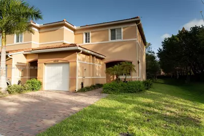 4956 SW 30th Ter, Dania Beach, FL 33312 - Photo 1