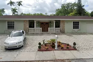 720 NE 155th St, Miami, FL 33162 - Photo 1