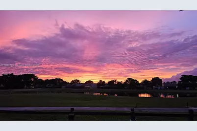 1530 W Golfview Dr, Pembroke Pines, FL 33026 - Photo 1