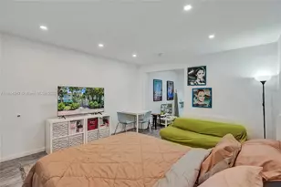 911 Meridian Ave, Miami Beach, FL 33139 - Photo 1