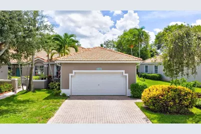 2420 E Aragon Blvd #3, Sunrise, FL 33313 - Photo 1