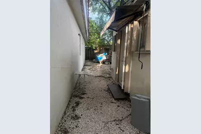 6761 SW 2nd St #middle, Miami, FL 33144 - Photo 1