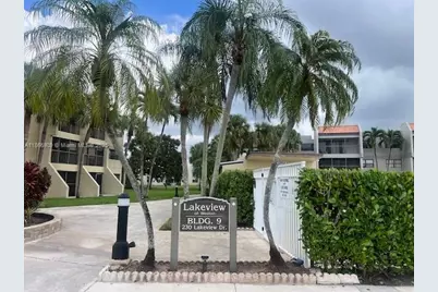 230 Lakeview Dr #109, Weston, FL 33326 - Photo 1