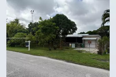 220 NW 144th St, Miami, FL 33168 - Photo 1