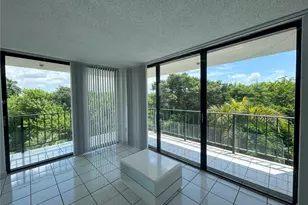 9682 Fontainebleau Blvd, Miami, FL 33172 - Photo 1