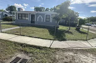 2124 S Beech Rd, West Palm Beach, FL 33409 - Photo 1