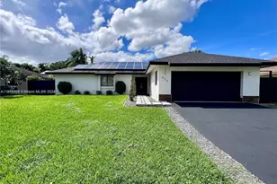 620 SW 98th Terrace, Pembroke Pines, FL 33025 - Photo 1