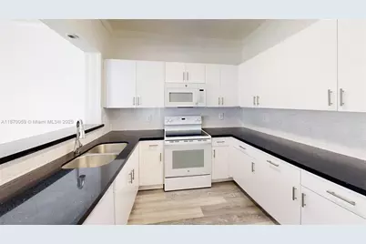 230 SE 29th Ave #2, Homestead, FL 33033 - Photo 1