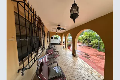 911 NW 30th Pl, Miami, FL 33125 - Photo 1