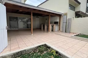 526 NW 99th Ct, Miami, FL 33172 - Photo 1