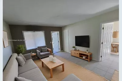 724 SW 7th Ter #1-2, Hallandale Beach, FL 33009 - Photo 1