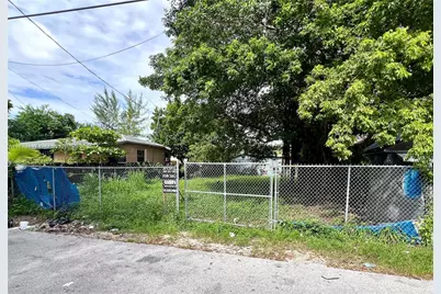 7552 NE Miami Ct, Miami, FL 33138 - Photo 1