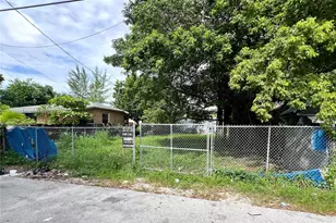 7552 NE Miami Ct, Miami, FL 33138 - Photo 1