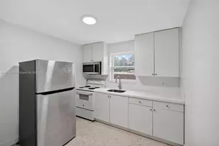 458 SW 9th St, Miami, FL 33130 - Photo 1