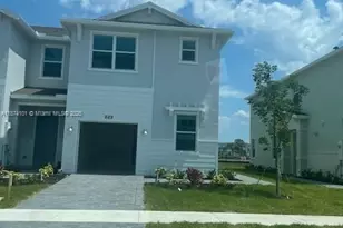 669 SE Lk Fls St, Port Saint Lucie, FL 34984 - Photo 1