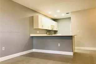 565 NW 100th Pl, Pembroke Pines, FL 33024 - Photo 1