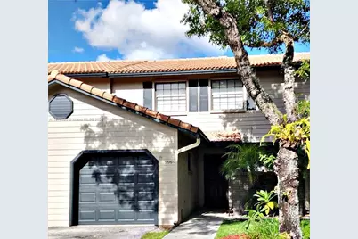 9064 Vineyard Lake Dr, Plantation, FL 33324 - Photo 1
