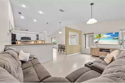 882 San Remo Dr, Weston, FL 33326 - Photo 1